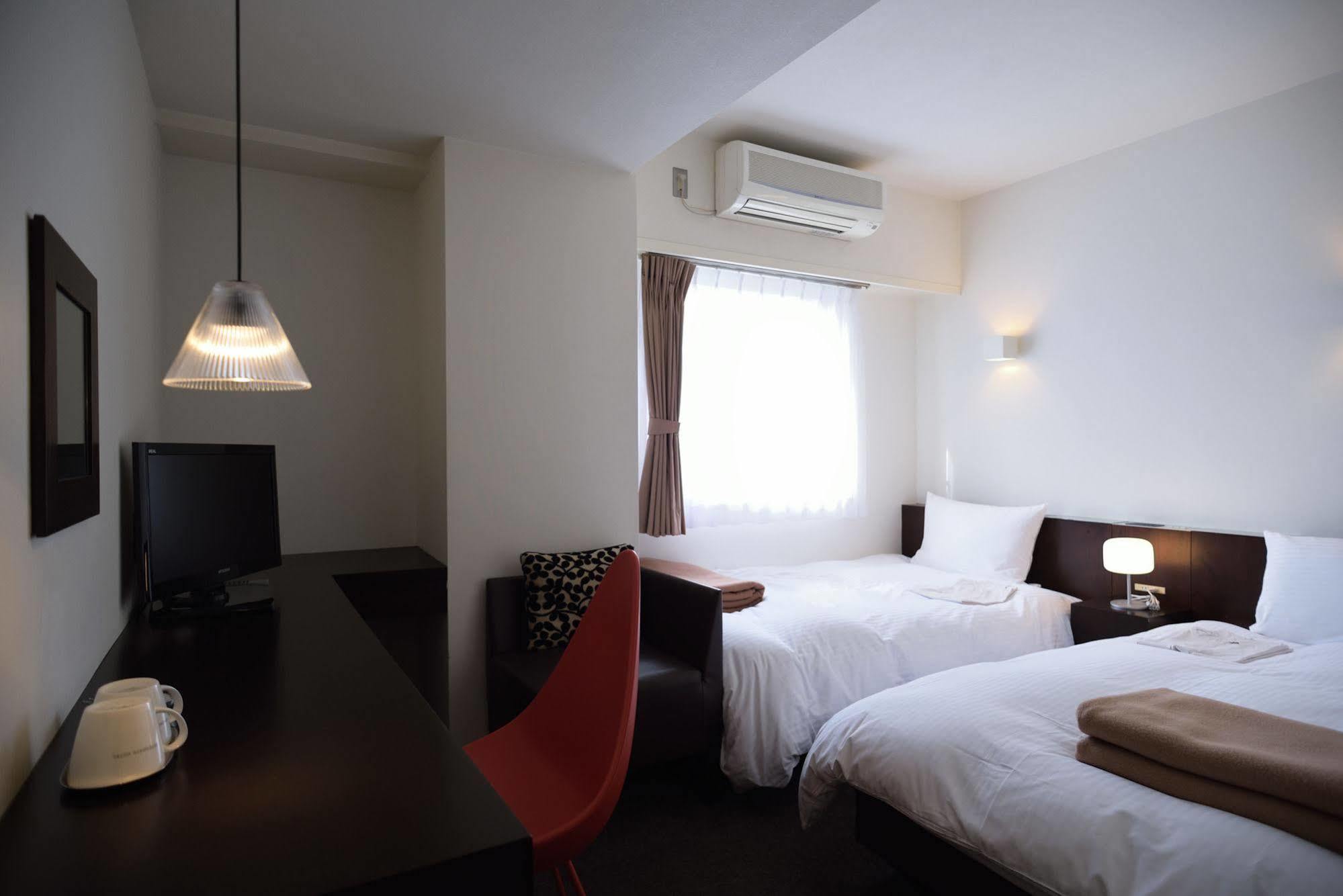 7 Days Hotel Plus Kōchi Buitenkant foto